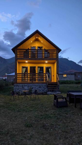 A la foto es mostra l'objecte M&M House Kazbegi situat a la ciutat de Kazbegi.