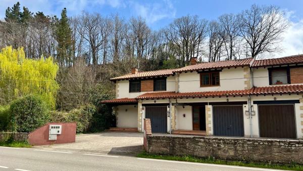 A la foto es mostra l'objecte Chalet en entorno rural a 15 minutos de la playa. situat a la ciutat de Lamiña.