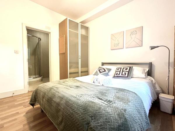Olympia Apartments - 2 Bed, 2 Bath - Thames Ditton