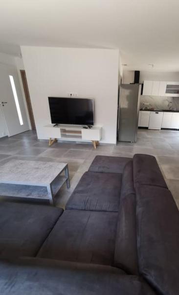 Na foto é possível ver o objeto Villa t4 localizado na cidade de Borgo.