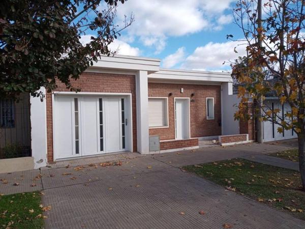 The photo shows the comodidad y seguridad located in the city of Armstrong.