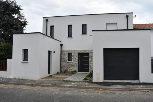A la foto es mostra l'objecte superbe villa neuve situat a la ciutat de Aytré.