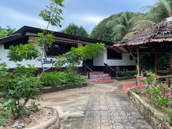 A la foto es mostra l'objecte Chelle's Guesthouse and Backpackers situat a la ciutat de Solangon.
