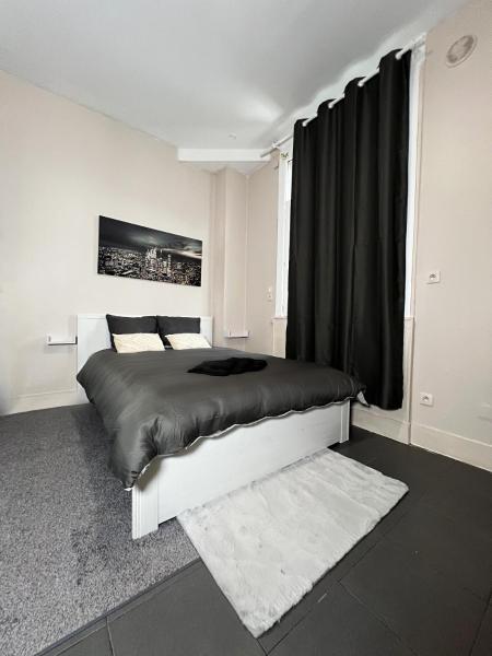 A la foto es mostra l'objecte Studio cosy Ermont situat a la ciutat de Ermont.