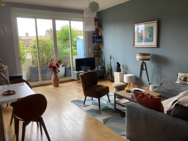 A la foto es mostra l'objecte Appartement cosy au calme avec extérieur situat a la ciutat de Bordeus.