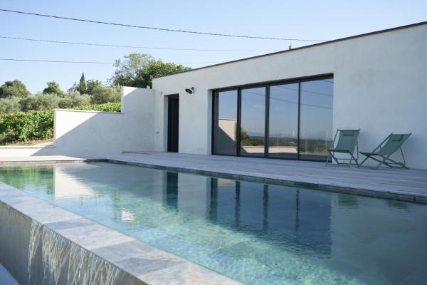 A la foto es mostra l'objecte Maison d'architecte vue panoramique piscine miroir situat a la ciutat de Montclus.