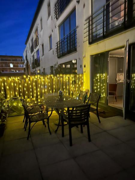 Sacred Secret Cul-De-Sac, London