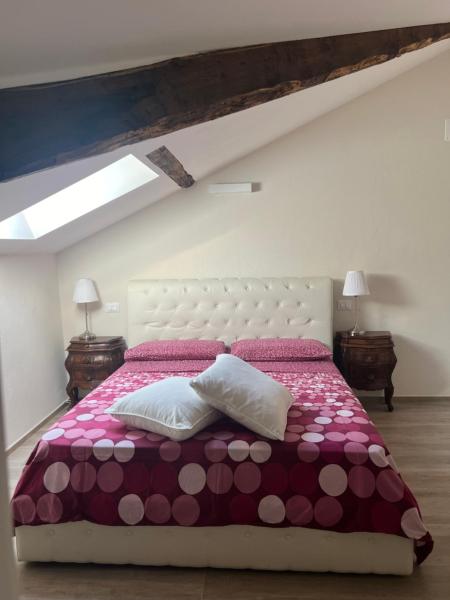 A la foto es mostra l'objecte Il lupo e il filosofo b&b situat a la ciutat de Pontinvrea.