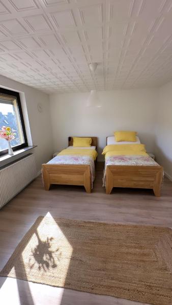 A la foto es mostra l'objecte Ferienwohnung - Monteurzimmer am Aartalssee Bischoffen situat a la ciutat de Eisemroth.