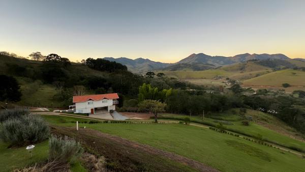 A la foto es mostra l'objecte Casa com Conforto, Tranquilidade em Meio à Natureza situat a la ciutat de Gonçalves.