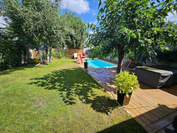 A la foto es mostra l'objecte Maison avec piscine Bordeaux Merignac 33 situat a la ciutat de Mérignac.