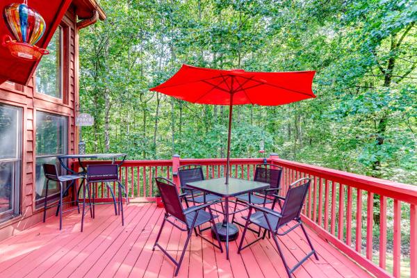 A la foto es mostra l'objecte Spacious Talking Rock Cabin Game Room, Fire Pit! situat a la ciutat de Talking Rock.