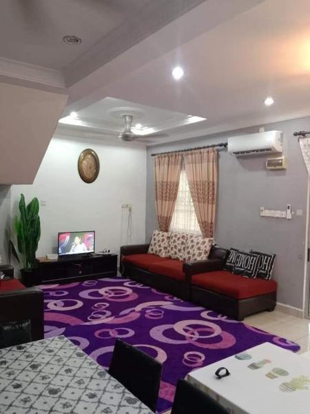 The photo shows the Homestay BSI Tawau located in the city of Balung.