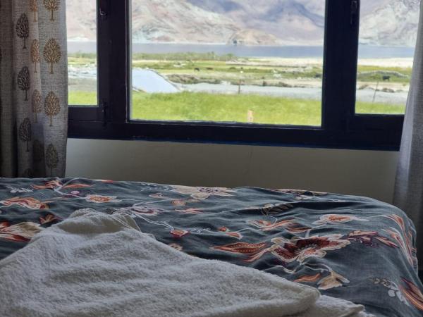 A la foto es mostra l'objecte Zamthapa Guest house Merak by LexStays situat a la ciutat de Khardūng.