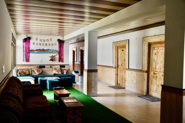 Na zdjęciu widoczny jest obiekt Grand Himalaya Homestay Pangong by LexStays położony w mieście Chushul.