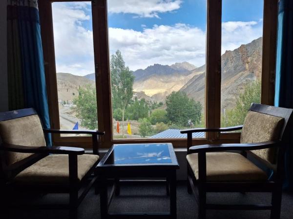写真にはDumkhar市にあるHotel Namkila Ladakh by LexStaysが写っています。