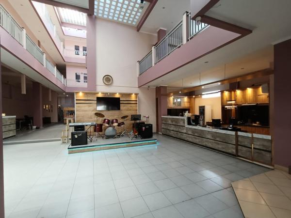 A la foto es mostra l'objecte Karana Guesthouse Syariah Bandung & Luang Cafe situat a la ciutat de Ujungberung.