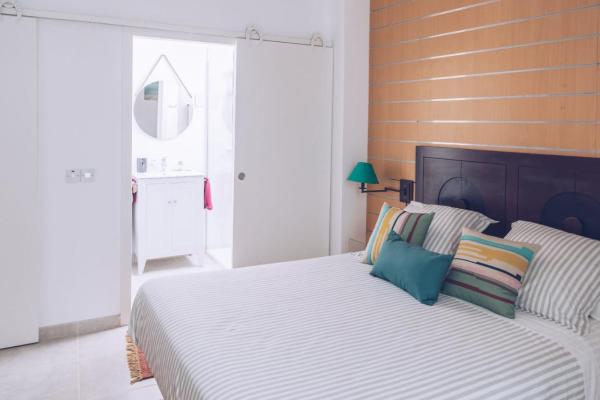 Bilde 3: Chic & Luxurious 2-BR Escape Designed for Elegance