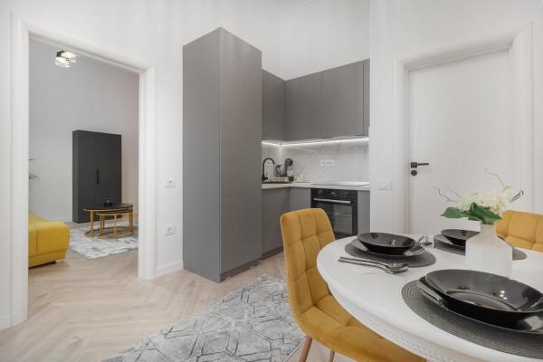 Na fotografii je vidět objekt Ullman Apartments nacházející se ve městě Oradea.