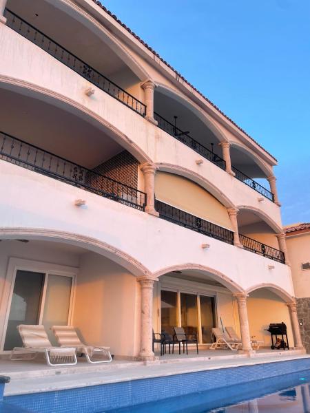 A la foto es mostra l'objecte Cerritos Beach Oceanfront Condo , The Wave situat a la ciutat de Pescadero.