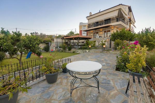 På bildet vises objektet Villa Galani Agios Stefanos som ligger i byen Volos.