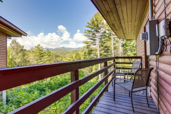 A la foto es mostra l'objecte Bryson City Cabin in Smoky Mtn with Resort Amenities situat a la ciutat de Roundhill.