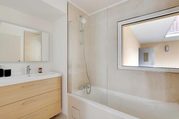 Bild 4: Chic Duplex with Rooftop -3BD-6P- Nogent-sur-Marne