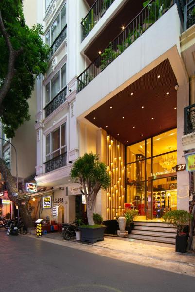 Le Premier Hotel & Rooftop Bar - Hanoi