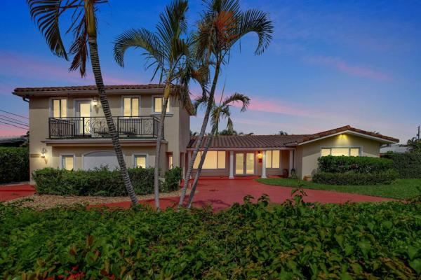 Foto 1: Beach Duplex - 3br 5ba Manor with Heated Pool
