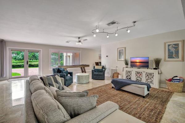 Foto 8: Beach Duplex - 3br 5ba Manor with Heated Pool