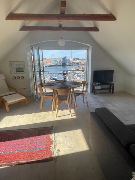 På bildet vises objektet Havnehuset Kerteminde som ligger i byen Revninge.