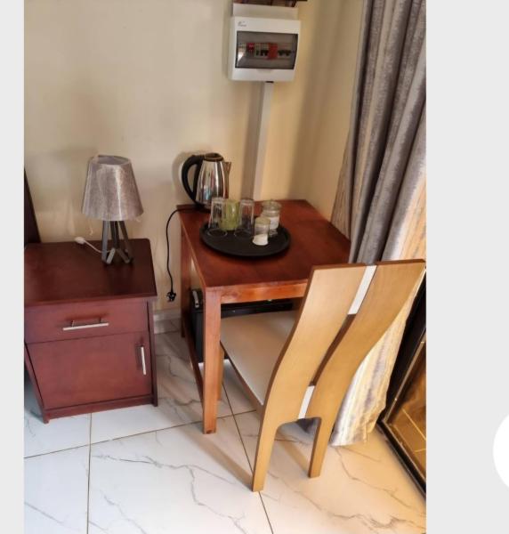 Na zdjęciu widoczny jest obiekt Gono Compound położony w mieście Highlands.