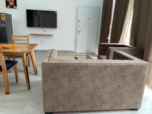 American Mall apartment, Osu, Akra