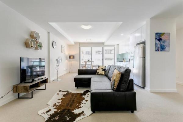 The photo shows the 2Bd 2Bath Modern Apt Turramurra located in the city of Turramurra.