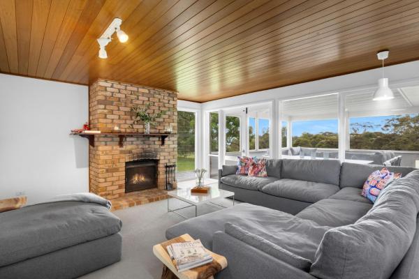 The photo shows the Sunnyside Up - By Berry Getaways located in the city of Broughton Village.