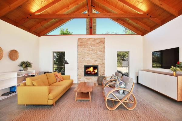 The photo shows the The Paddock - By Berry Getaways located in the city of Woodhill.