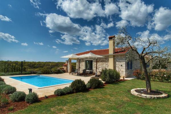 På bildet vises objektet Villa Flores in Bale bei Rovinj som ligger i byen Bale.