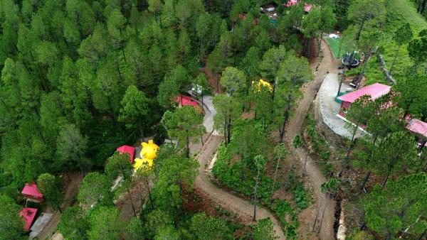 Kuvassa näkyy kohde Shiv Forest Villas, joka sijaitsee kaupungissa Devaprayāg.