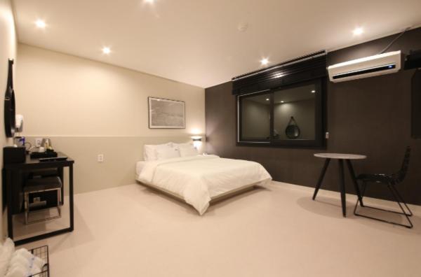 A la foto es mostra l'objecte Samcheonpo Ocean motel situat a la ciutat de Sacheon.
