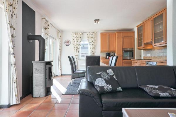 Na fotografii je vidět objekt Haus Hanseatenweg 13 nacházející se ve městě Lenste.