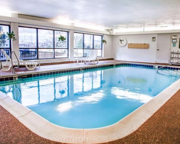 A la foto es mostra l'objecte Comfort Suites Lombard - Addison situat a la ciutat de Lombard.