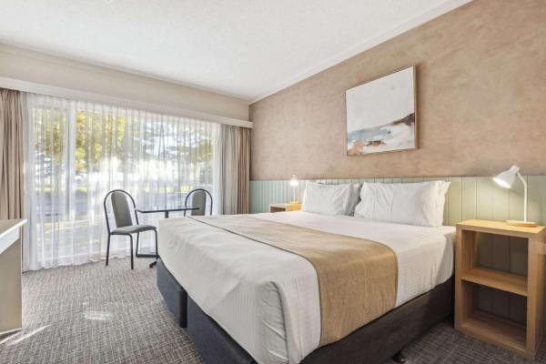 Na zdjęciu widoczny jest obiekt Econo Lodge Dockside Glenelg położony w mieście Adelaide.