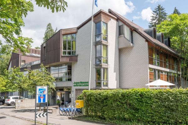 På billedet ses objektet Luzern Youth Hostel beliggende i byen Luzern.