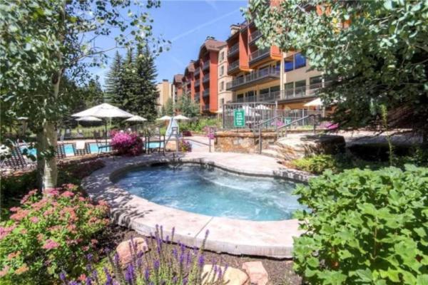 På billedet ses objektet Ski In, Ski Out 2 Bedroom Vacation Rental In The Heart Of Lionshead Village With Heated Slope Side Pool And Hot Tub beliggende i byen Vail.
