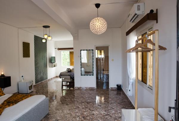 A la foto es mostra l'objecte Suite meublée Anzah situat a la ciutat de Vouadjou.