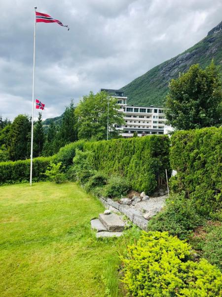 Bilde 4: Flat in the center of Loen