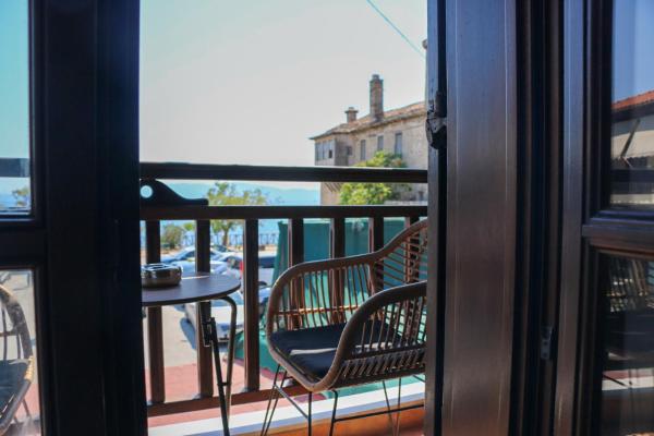 På billedet ses objektet Pari House beliggende i byen Ouranoupoli.