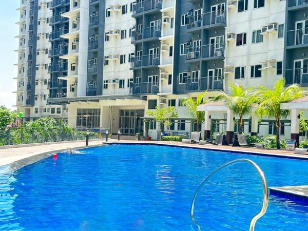 2 Bedroom with Balcony, Game Console, Karaoke and Netflix, Манила