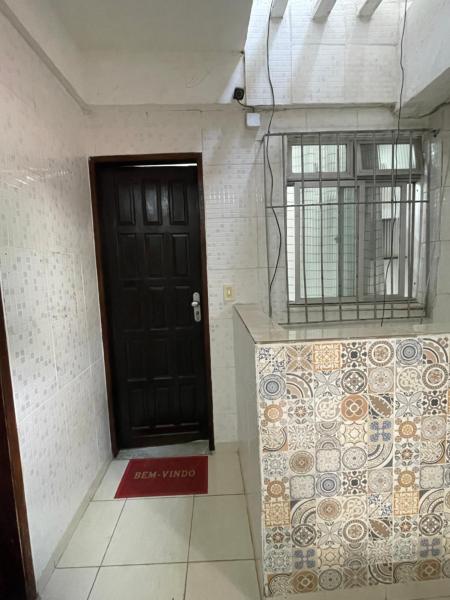 Zdjęcie 2: Quarto, sala, cozinha e banheiro - ar condicionado - 2 minutos da praia do Porto Da Barra - 303-46