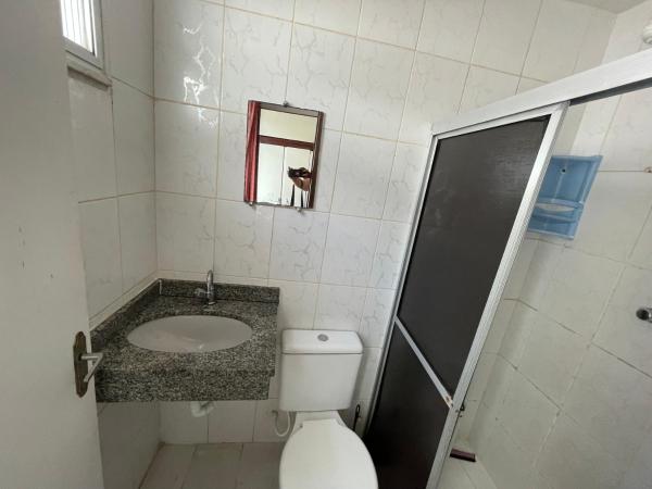 Zdjęcie 7: Quarto, sala, cozinha e banheiro - ar condicionado - 2 minutos da praia do Porto Da Barra - 303-46